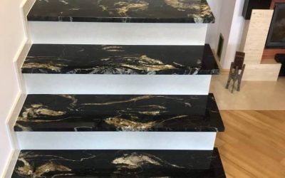 Elegancja w każdym kroku: Dlaczego warto wybrać schody z marmuru?